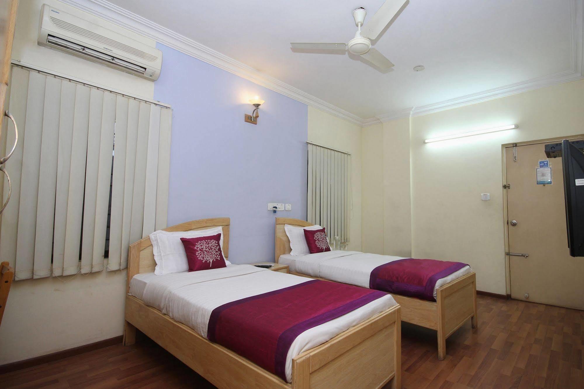 Oyo 5934 Lokaz Hotel Bangalore Exterior foto