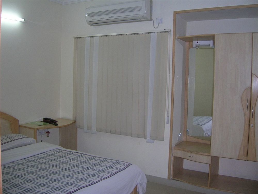 Oyo 5934 Lokaz Hotel Bangalore Exterior foto